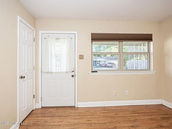 2nd image of 315 Poplar Dr