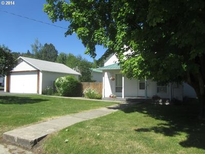 208 S Holmes St, Wallowa, OR, 97885