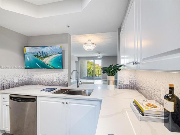 7598 SW 102nd St #300, Pinecrest, FL 33156