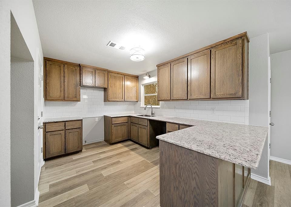 1st image of 1202 Connell Dr