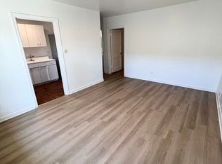 Spacious 2bd/1ba, 1bd/1ba, Studio/1ba(All Utilities Pay)-Cute Efficiency-Great Location, Hawthorne, CA 90250