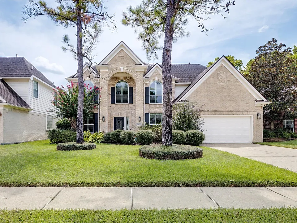 18507 Berry Leaf Ct