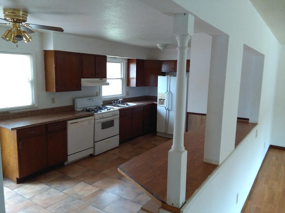 4 bed, 2600 sqft, $1,400 — Photo 4