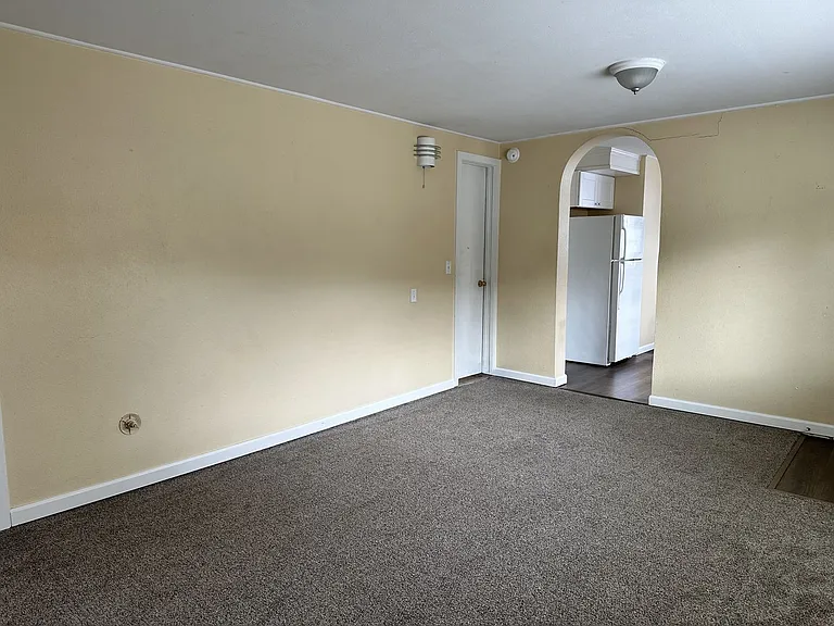 514 E Woodin Ave — Photo 3