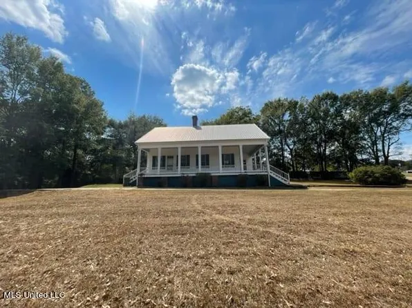 1054 E Railroad St, Wesson, MS 39191