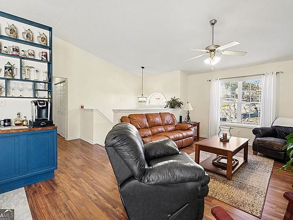 4th image of 100 Hunter Pl