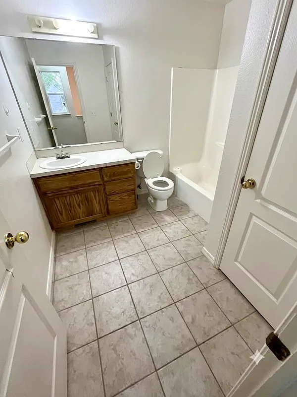 2 bed, 1.5 bath, 1036 sqft, $1,150 — Photo 2