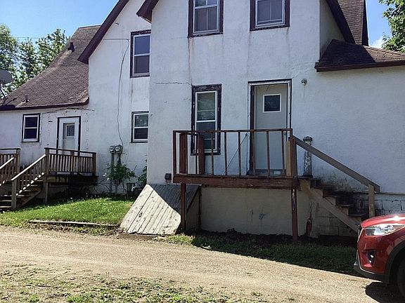 4th image of 521 9th Ave W