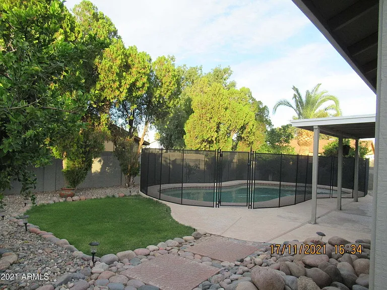 2324 W Highland Ct — Photo 22