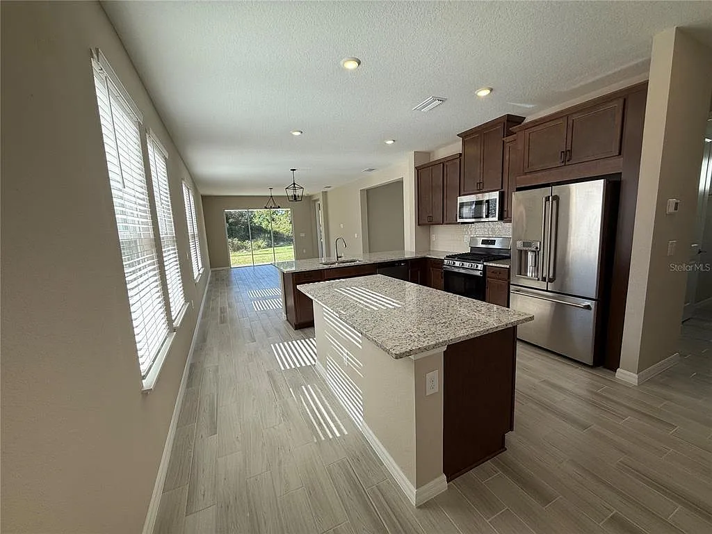 3 bed, 2.5 bath, 1790 sqft, $3,000 — Photo 3