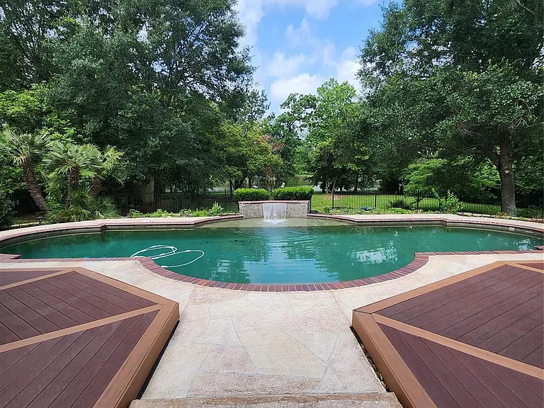 8440 Majestic Lake Ct — Photo 26