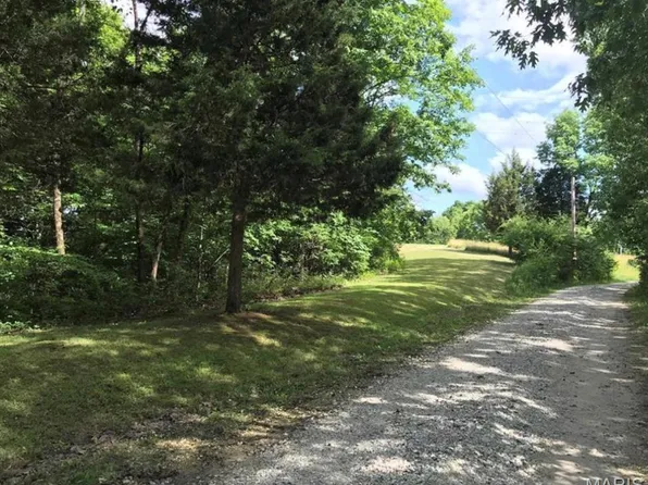 2 Hennessey Ln, Pacific, MO 63069