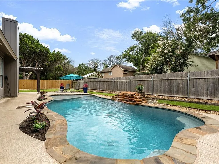 411 Ridgewood Dr — Photo 5