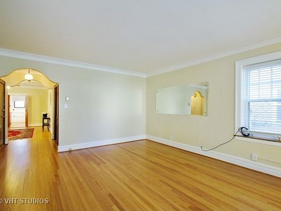 3rd image of 2827 W Lunt Ave APT 1