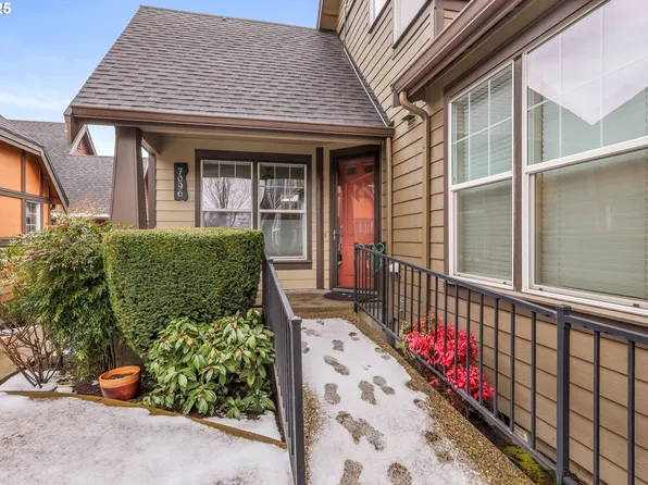 7096 NE Stonewater St, Hillsboro, OR 97124