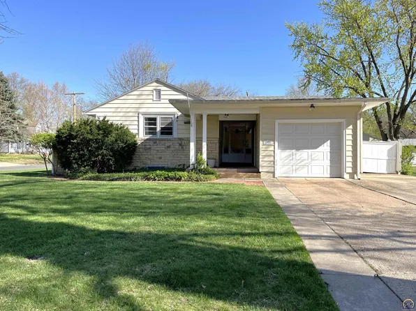 3320 SW 20th St, Topeka, KS 66604