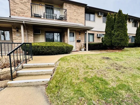4543 South Greenridge CIRCLE, Greenfield, WI 53220