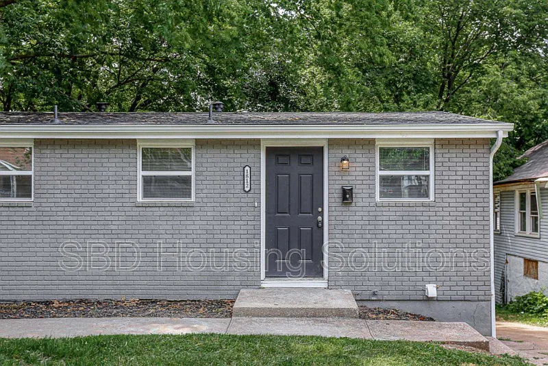 1 bed, 1.0 bath, $925 — Photo 2