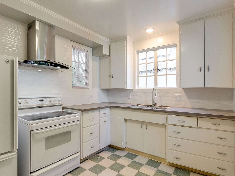 1st image of 3271 Kempton Ave #3275