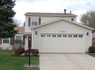 1094 Fulton Dr, Streamwood, IL 60107