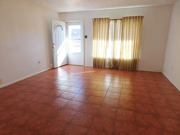 2nd image of 2715 Beechwood St