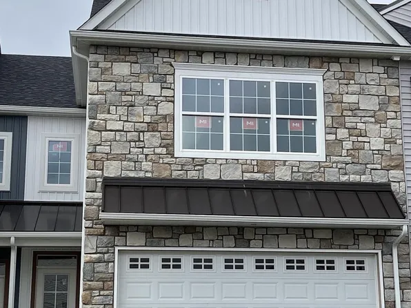 2480 Spring Water Cir, Lancaster, PA 17601