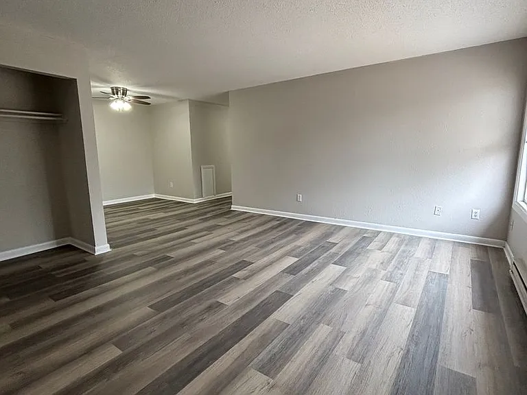 Cedar Crest Apartments — Photo 21