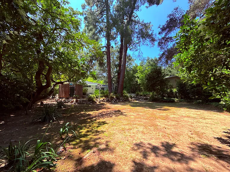 1240 Wellington Ave — Photo 32