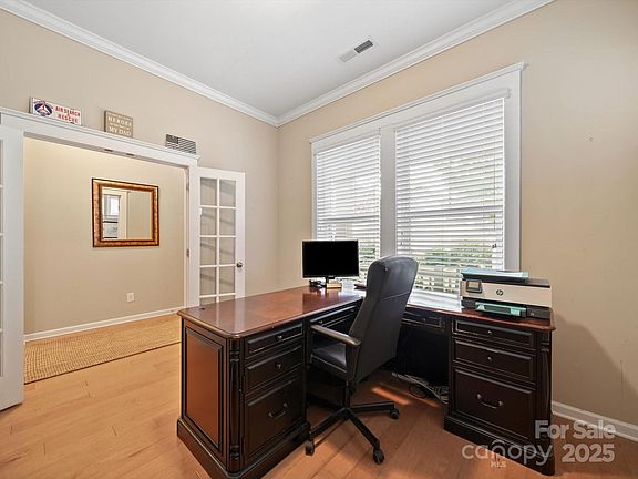 5th image of 6016 Bountiful St