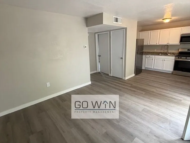 1537 W Pierce St — Photo 11