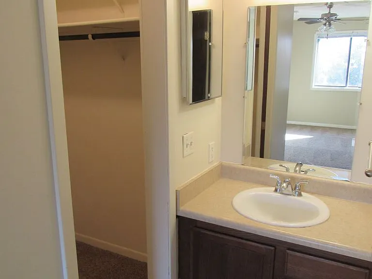 Superior Place Apartments — Photo 28