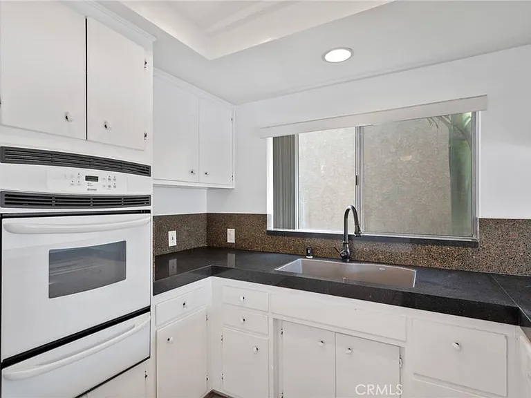 738 Manhattan Ave #A — Photo 12