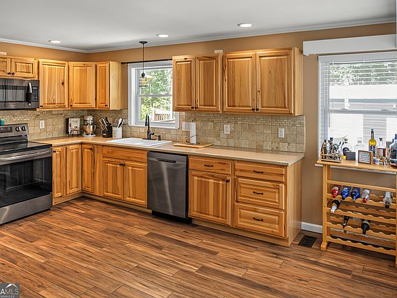 5th image of 531 Brookdale Dr
