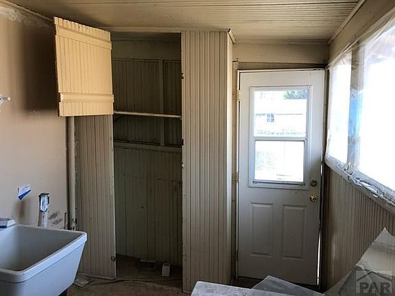 5th image of 907 E 10th St