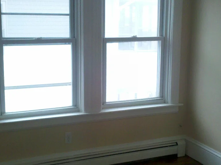 192 Clarence St #2 — Photo 3
