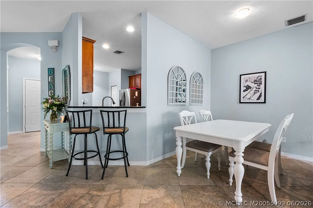 2 bed, 1.5 bath, 1776 sqft, $2,350 — Photo 2
