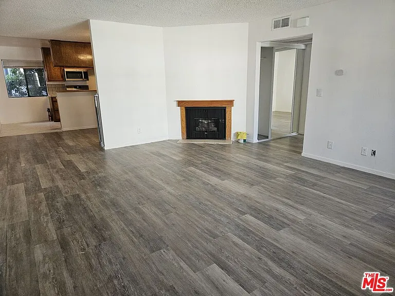 5170 N Columbus Ave #3 — Photo 3