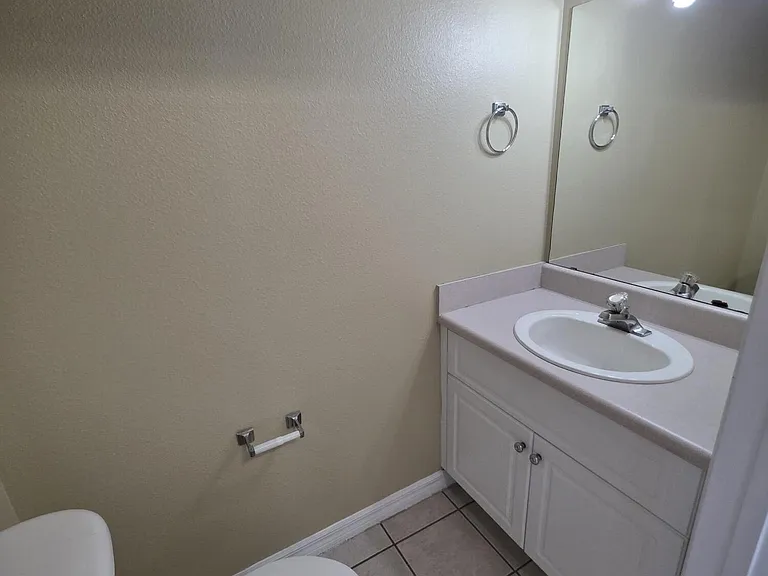 344 E Ashley St — Photo 9