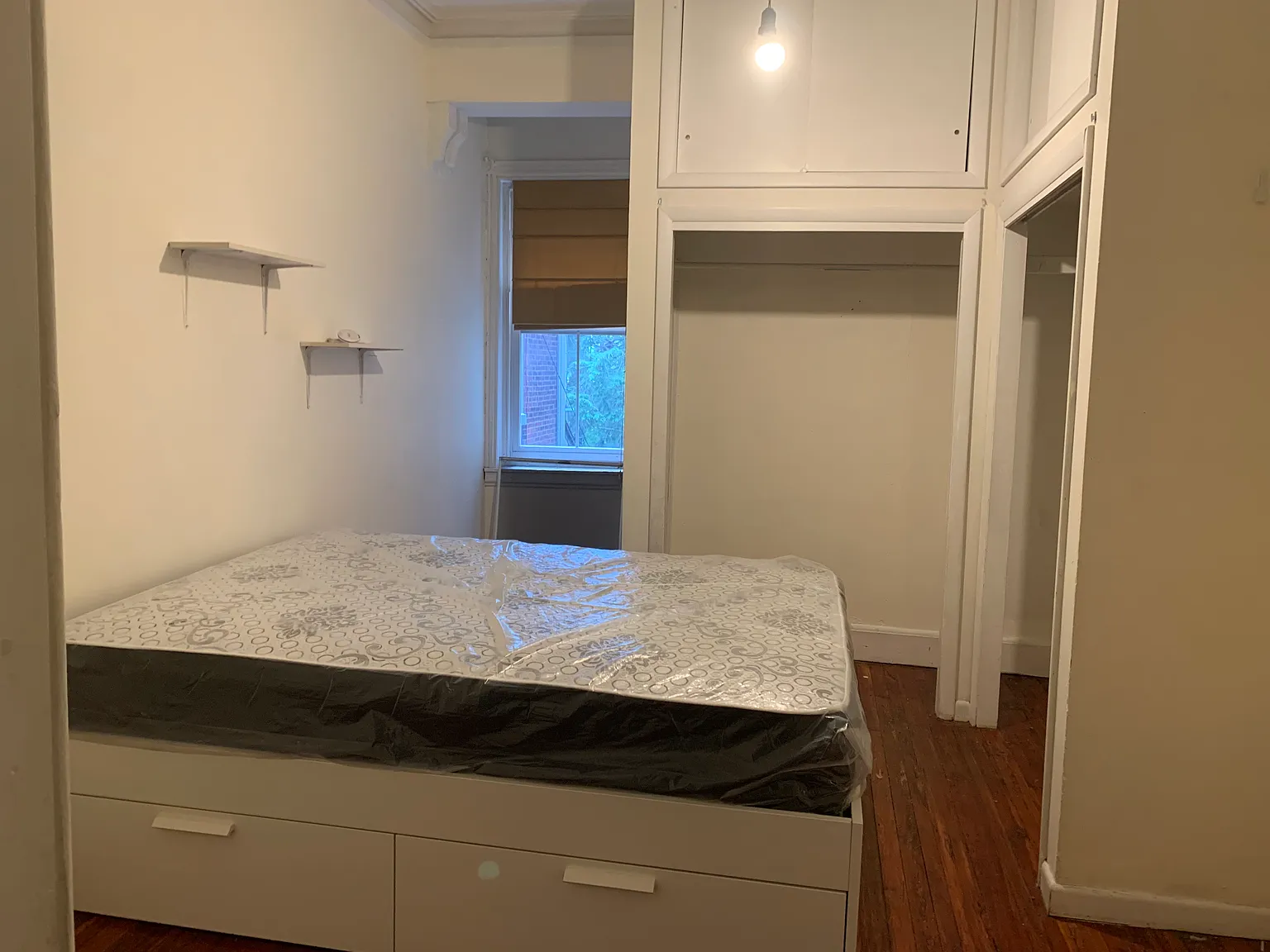 8 bed, 3780 sqft, $700 — Photo 2