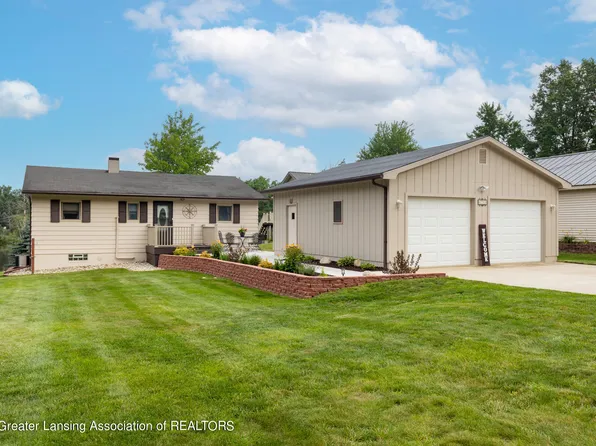 6750 W Shore Dr, Weidman, MI 48893