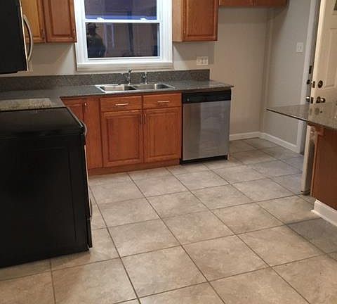 3rd image of 217 Briarwood Dr