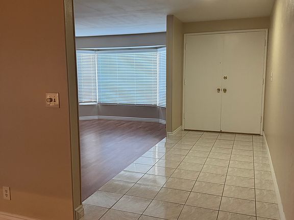 5th image of 5802 Comstock Ct