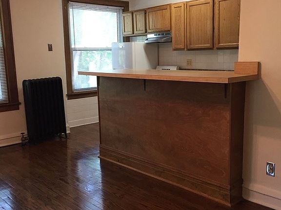 5th image of 526 W Belden Ave APT B1
