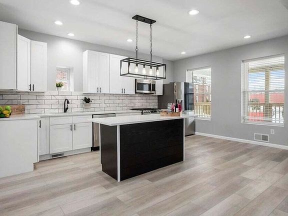 3rd image of 422 Wilson Ave