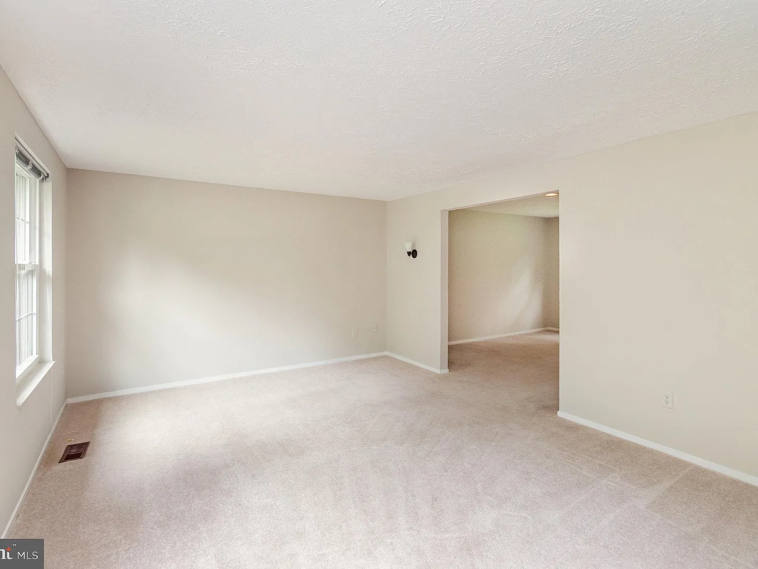 3 bed, 3.0 bath, 1656 sqft, $3,395 — Photo 3
