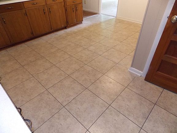 2nd image of 3168 Parkwood Dr