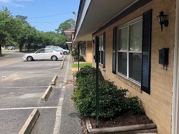 3rd image of 2650 W Pensacola St #12