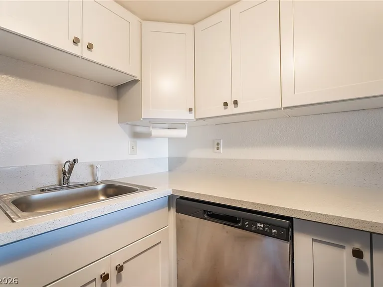 1611 E Harmon Ave #3 — Photo 17