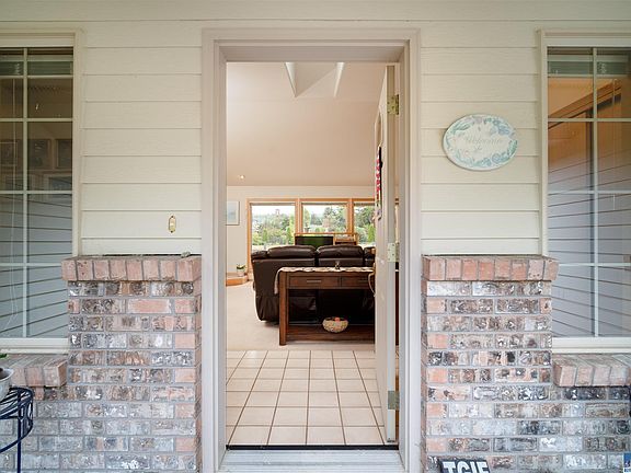 5th image of 40 Bonita Ln