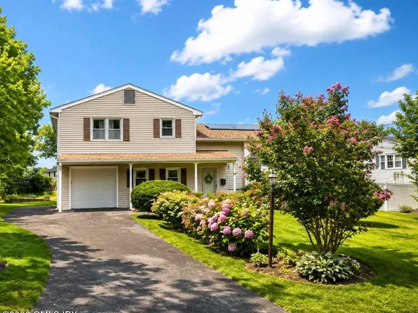 6 Jersey Ln, Norwalk, CT 06851